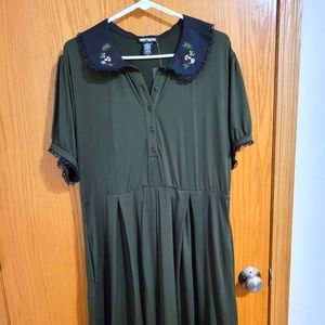 Hot Topic green frog collar dress size 2X